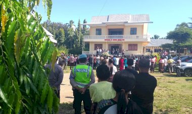 Pengamanan-Pelepasan-Imam-Paroki-St.-Mikhael-Nita-Menuju-Paroki-Talibura:-Sebuah-Peristiwa-Penuh-Antusiasme