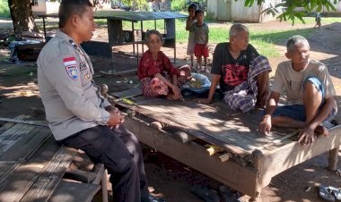 Patroli-Sambang-Bhabinkamtibmas-Desa-Waturia,-Kab.Sikka-Berjalan-Kondusif