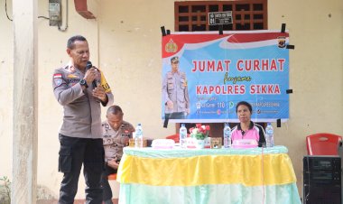 Kasat-Binmas-Polres-Sikka-Dengarkan-Keluhan-dan-Masukan-Masyarakat-Desa-Tebuk-dalam-Kegiatan-Jumat-Curhat