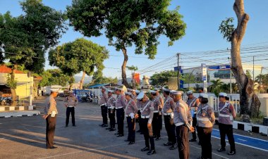 Kegiatan-Apel-Pagi,-Pengaturan-Lalu-Lintas,-Penertiban-Ranmor,-dan-Patroli-Sepeda-Motor-oleh-Sat-Lantas-Polres-Sikka