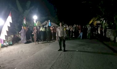 Anggota-Bhabinkamtibmas-Desa-Lela-Melakukan-Pengawalan-Prosesi-Arca-Bunda-Maria