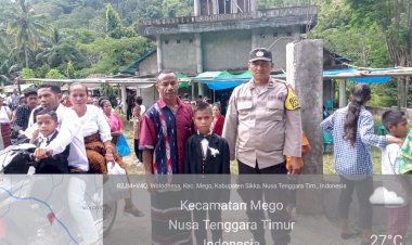 Bhabinkamtibmas-Aipda-Dewa-Gede-Swijana-melaksanakan-kegiatan-Pengamanan-Misa-Sambut--Baru-di-Kec.-Mago,-Akb.-Sikka.