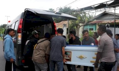 Polres-Sikka-Gelar-Bakti-Sosial-di-Hari-Bhayangkara-ke-78:-Pinjamkan-Mobil-Ambulans-untuk-Antar-Jenazah-ke-Larantuka