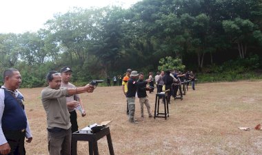 Latihan-Menembak-Polres-Sikka-dan-Aliansi-Wartawan-Sikka-Sambut-Hari-Bhayangkara-ke-78