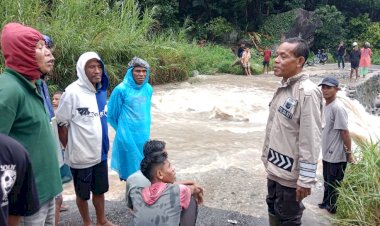 Polsek-Paga-Gelar-Patroli-dan-Monitoring-Intensif-Akibat-Curah-Hujan-Tinggi