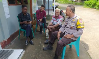 Bhabinkamtibmas-Duduk-Bersama-warga-Berikan-Himbauan-Kamtibmas