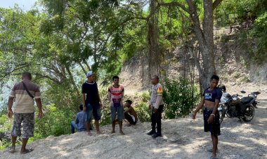 Personil-Polsek-Lela-melaksanakan-Patroli-Rutin-siang-hari-dengan-sasaran-pemukiman-masyarakat-di-wilayah-Hukum-Polsek-Lela,-Polres-Sikka