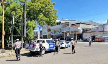 Patroli-Siang-oleh-Sat-Lantas-Polres-Sikka-di-Kota-Maumere-untuk-Ciptakan-Kenyamanan-dan-Keamanan-Lalu-Lintas