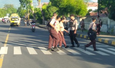 Patroli-dan-Pengaturan-Lalu-Lintas-Pagi-oleh-Unit-Turjawali-Sat-Samapta-Polres-Sikka