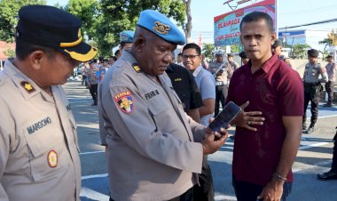 Polres-Sikka-Gelar-Pengecekan-Handphone-Personil,-Fokus-pada-Aplikasi-dan-Situs-Judi-Online