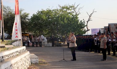 Polres-Sikka-Gelar-Upacara-di-Taman-Makam-Pahlawan-untuk-Peringati-Hari-Bhayangkara-ke-78