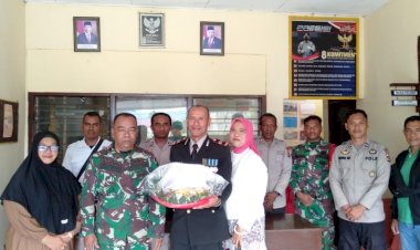 Kunjungan-silaturahmi-Danramil-1603-01/Alok-Kapten-CZI-Sunaryo-Dan-Ibu-Bersama-Rombongan-Ke-Polsek-Nelle-Dalam-Rangka-Hari-Bhayangkara-ke-78