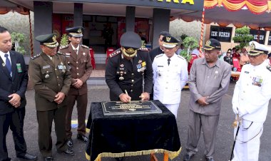 Syukuran-Hari-Bhayangkara-ke-78,-Kapolres-Sikka-Resmikan-Ruang-Vicon-