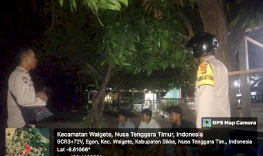 Kanit-SPKT-III-Polsek-Waigete-dan-Anggota-Jaga-Melaksanakan-Patroli-Demi-Menjaga-Sitkamtibmas-Tetap-Kondusif