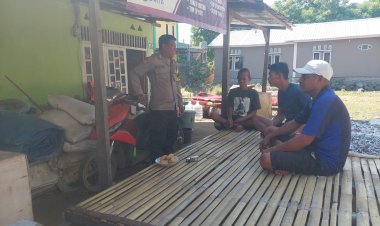 Wujudkan-Kamtibmas-Agar-Tetap-Kondusif,-Bhabinkamtibmas-Rutin-Sambang-Warga