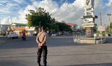 Strong-Point-Pengaturan-Lalu-Lintas-Pagi-di-Seputaran-Kota-Maumere-oleh-Polres-Sikka,-Jaga-Kamselticarlantas