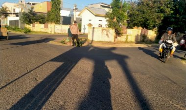 Strong-Point-Pengaturan-Lalu-Lintas-Pagi-oleh-Personil-Polsek-Alok-Jajaran-Polres-Sikka-Polda-NTT