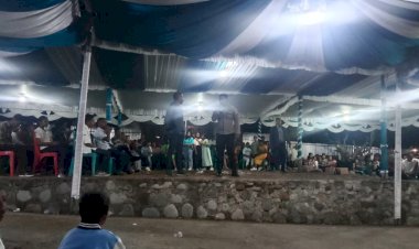 PIKET-SPKT-REGU-1-POLSEK-BOLA-POLRES-SIKKA-MEMBERIKAN-HIMBAUAN-DI-TEMPAT-ACARA-PERNIKAHAN