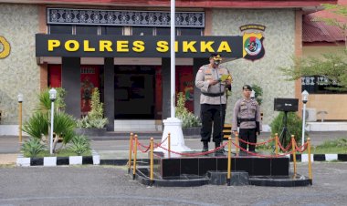 Kapolres-Sikka-Pimpin-Upacara-Penutupan-Pelatihan-Gada-Pratama-Satpam-Gelombang-VII-Tahun-2024-di-Lapangan-Mako-Polres-Sikka