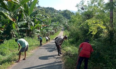 Ciptakan-Lingkungan-Sehat,-Bhabinkamtibmas-Kerja-Bakti-Bersama-Warga-Binaannya