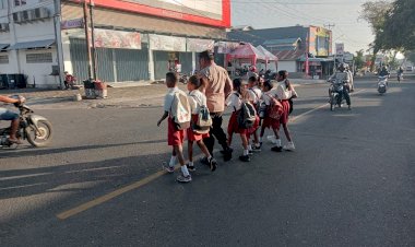 Personil-Polres-Sikka-Melaksanakan-Strong-Point-Guna-Melayani-Masyarakat