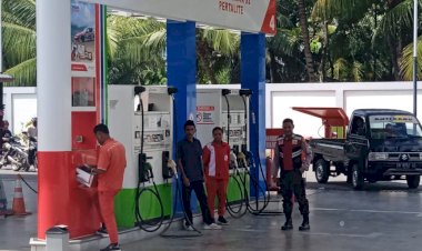 Menjelang-Pilkada:-Kanit-Samapta-Polsek-Kewapante-Patroli-Pantau-Situasi-di-Wilayahnya