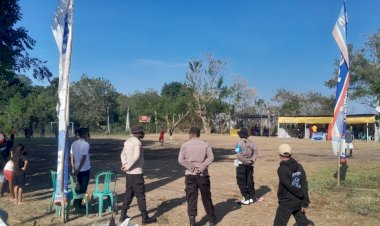 Keamanan-Maksimal:-Polsek-Paga-Pastikan-Turnamen-Sepak-Bola-Mini-Imalva-Cup-II-Berlangsung-Aman-dan-Tertib