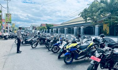 Jumat-Berkah:-kegiatan-Patroli-dan-Pengaturan-Arus-Lalu-Lintas-di-tempat-Ibadah-/-Masjid-oleh-Personil-Sat-Lantas-Polres-Sikka