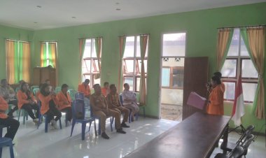 Bhabinkamtibmas,-Camat-Alok-dan-Lurah-Kota-Uneng-Hadiri-Penutupan-KKN-Mahasiswa-UNIPA