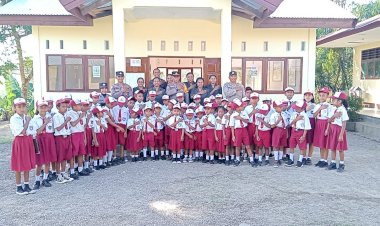 KASAT-BINMAS-AKP-MIKAEL-DARMASA-DONIS-PIMPIN-KEGIATAN-APEL-BENDERA-DI-SDK-KOTING,-KEC.-KOTING-KAB.-SIKKA