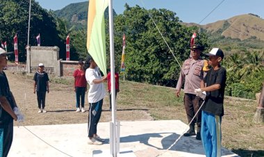 POLSEK-BOLA-MEMBERIKAN-LATIHAN-PASKIBRAKA