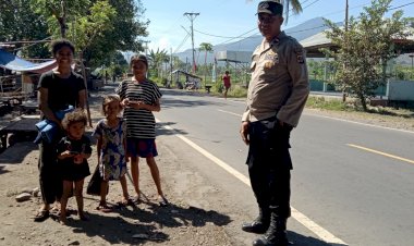 PIKET-JAGA-SPKT-I-POLSEK-WAIGETE--POLRES-SIKKA-LAKSANAKAN-PATROLI-DIALOGIS-DI-DESA-EGON-KEC.-WAIGETE