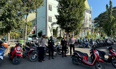 Personil-Sat.-Lantas-Polres-Sikka,-Laksanakan-Patroli-Dan-Pengamanan-Di-Tempat-Ibadah-/-Gereja