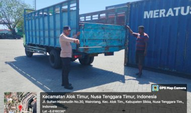 Personil-KP3-Laut-Maumere-Lakukan-Patroli-di-Areal-Pelabuhan-L.-Say-dan-Pelabuhan--Rakyat-Wuring-Wujudkan-Keamanan