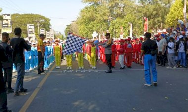 Pengamanan-Gerak-Jalan-Putri-SMP-dan-SMA-Se-Kabupaten-Sikka-Meriahkan-HUT-Kemerdekaan-RI-ke-79