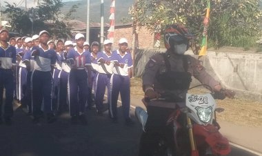 PAM-LOMBA-GERAK-JALAN-TINGKAT-SD,-SLTP-DALAM-RANGKA-MEMERIAHKAN-HUT-PROKLAMASI-KEMERDEKAAN-RI-KE-79-TAHUN-2024-TINGKAT-KEC.-WAIGETE