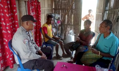 Menjelang-Pilkada,-Bhabinkamtibmas-Polsek-Paga-Aktif-Sambangi-Warga-di-Dusun-Woloone