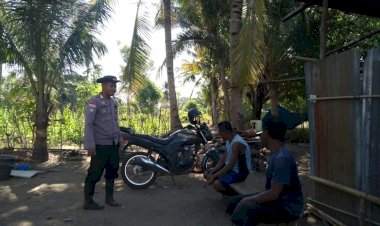 Bhabinkamtibmas-Desa-Kolisia-B-Kec.Magepanda,-Kab.-Sikka-Patroli-dan-Sambang