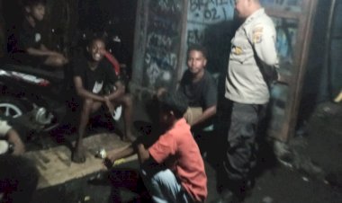 Jaga-Kamtibmas-di-Wilayah-Hukumnya-:--Polsek-Lela-Lakukan-Patroli