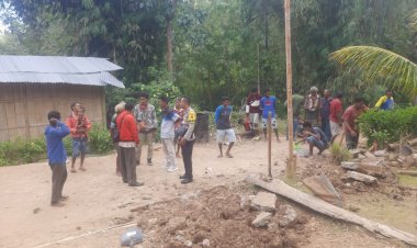 BHABINKAMTIBMAS-POLSEK-WAIGETE-MONITORING-PENGERJAAN-DRAINASE