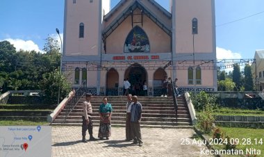 PERAYAAN-MISA-PAROKI-St-MIKHAEL-NITA-BERJALAN-DAMAI-DIAMANKAN-OLEH-PERSONIL-POLSEK-NITA