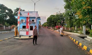 Anggota-KP3-Udara-bersama-Otoritas-Keamanan-Laksanakan-Pengamanan-Bandara-Frans-Seda-Maumere.