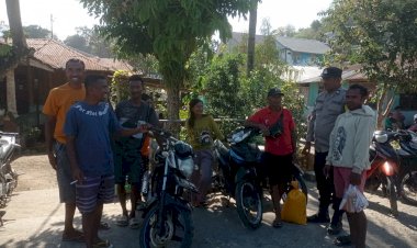 Personil-Polsubsektor-Lekebai-melaksanakan-patroli-dan-pengaturan-kegiatan-pasar-Tradisional-di-wilayah-hukum-Polsek-Paga,-Polres-Sikka.