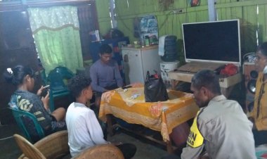 Untuk-Menjalin-Hubungan-Baik-dengan-Warga-:-Bhabinkamtibmas-Kelurahan-Wolomarang-Gelar-Kegiatan-Sambang