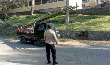 Kegiatan-Strong-Point-di-Jalan-Raya-Kabupaten,-tepatnya-di-depan-Pasar-Rakyat,-Kec.-Lela,-Kab.-Sikka.