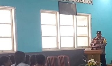 Patroli-Minggu-Kasih:-Bhabinkamtibmas-Polsek-Alok-Sampaikan-Himbauan-Kapolres-Sikka-Jelang-Pilkada-2024