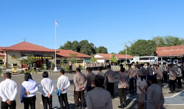 Pelaksanaan-Apel-Jam-Pimpinan-di-Polres-Sikka:-Kapolres-Tekankan-Disiplin-dan-Netralitas-Pemilukada-2024