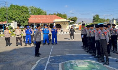 Apel-Penerimaan-Bintara-Baru-di-Polres-Sikka,-Waka-Polres-Tekankan-Pentingnya-Penyesuaian-Diri