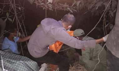 Polsek-Waigete-Evakuasi-Jenazah-Petani-Muda-yang-Tewas-Gantung-Diri-di-Hutan-Lindung-Sikka