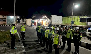 KASAT-LANTAS-POLRES-SIKKA-BERSAMA-PERSONIL-LAKSANAKAN-KEGIATAN-PATROLI-LAMPU-BIRU-DAN-HIMBAUAN-KAPOLRES-SIKKA-KEPADA-WARGA-MENJELANG-PEMILUKADA-SIKKA-2024